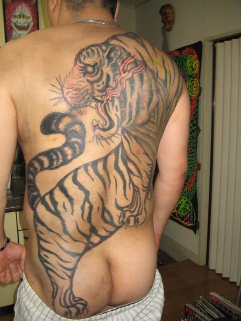 背中,ブラック＆グレイ,虎タトゥー/刺青デザイン画像