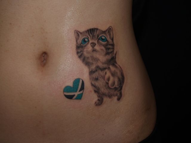 腹,ハート,猫,ブラック＆グレー,カラー,青タトゥー/刺青デザイン画像
