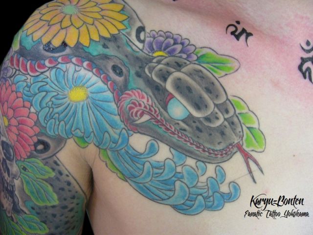 胸,蛇,牡丹,菊,スカル,梵字タトゥー/刺青デザイン画像