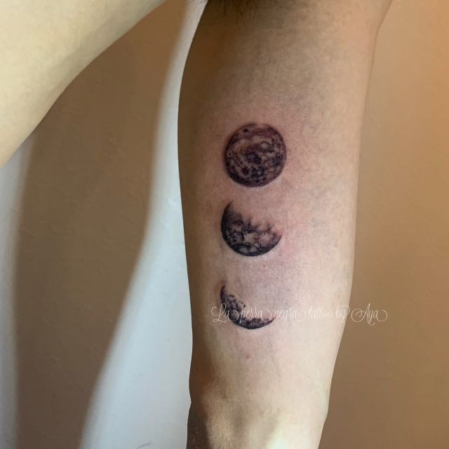 腕,男性,月,満月,ブラック＆グレイタトゥー/刺青デザイン画像