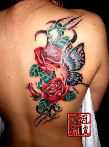 女性,背中,薔薇,蝶,トライバル,バタフライ,花タトゥー/刺青デザイン画像