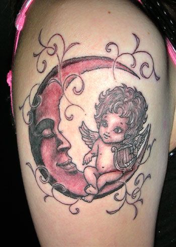 月,天使,腕,女性タトゥー/刺青デザイン画像