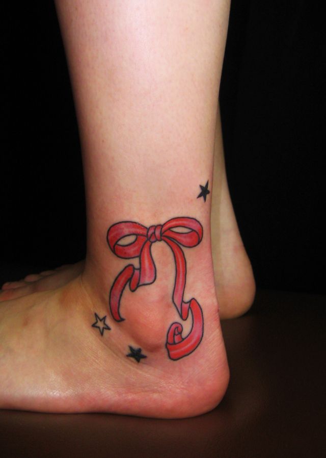 女性,足,リボン,星タトゥー/刺青デザイン画像