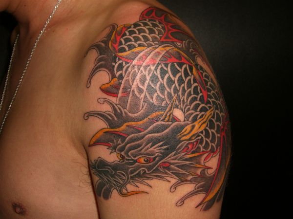龍魚,肩タトゥー/刺青デザイン画像