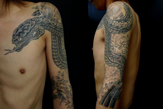 胸,腕,蛇,牡丹,ブラック＆グレータトゥー/刺青デザイン画像