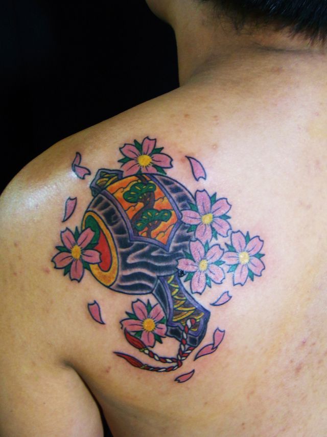 背中,小槌,桜タトゥー/刺青デザイン画像