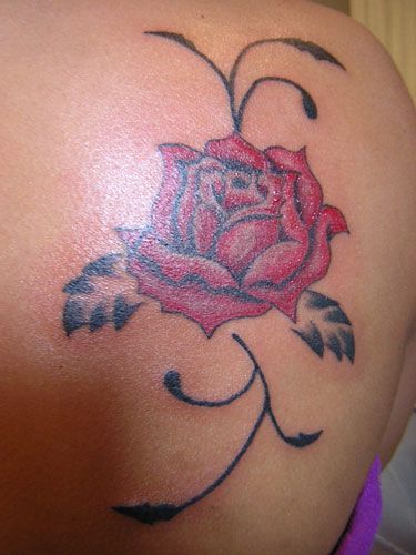 女性,ワンポイント,肩,薔薇,花タトゥー/刺青デザイン画像