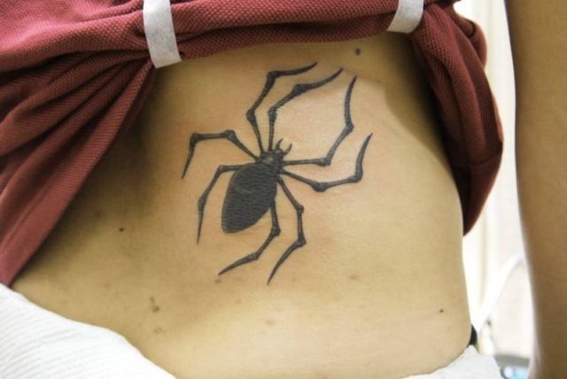 腰,蜘蛛,ブラック＆グレータトゥー/刺青デザイン画像