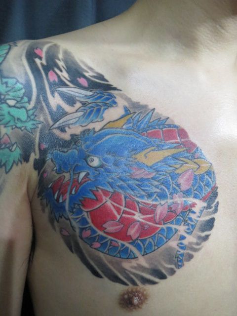 胸,龍,カラータトゥー/刺青デザイン画像