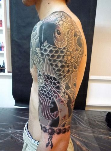 腕,肩,二の腕,鯉,般若,五分袖,ブラック＆グレイ,烏彫りタトゥー/刺青デザイン画像