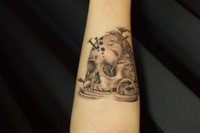 腕,手,男性,骸骨,スカル,ドクロ,ブラック＆グレイ,ブラック＆グレータトゥー/刺青デザイン画像