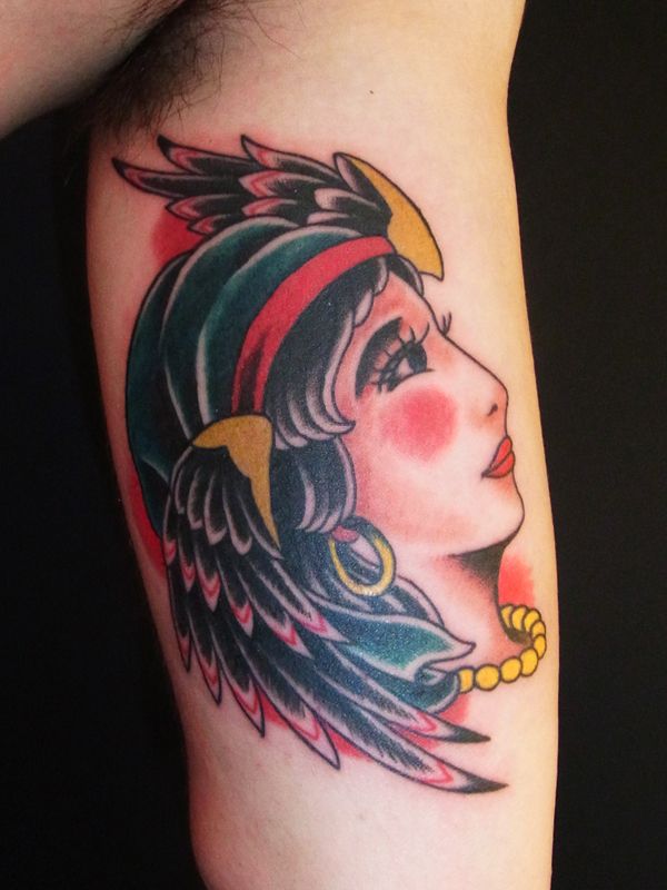 腕,女性,顔,トラッド,羽タトゥー/刺青デザイン画像