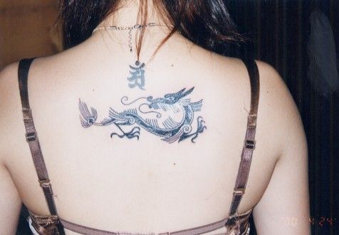 女性,背中,龍,梵字タトゥー/刺青デザイン画像