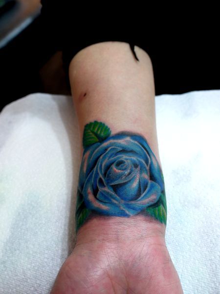 腕,薔薇,カラータトゥー/刺青デザイン画像