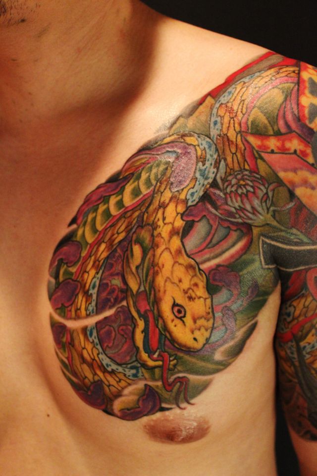 蛇,菊,胸,カラータトゥー/刺青デザイン画像