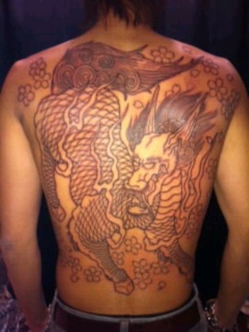 背中,麒麟,桜,抜きタトゥー/刺青デザイン画像
