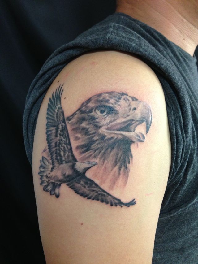 腕,鳥,ブラック＆グレイタトゥー/刺青デザイン画像