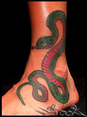 足,足首,男性,蛇,カラー,カラフルタトゥー/刺青デザイン画像
