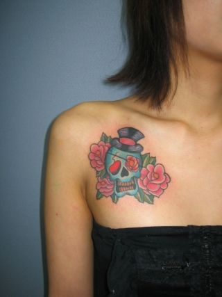 女性,胸,薔薇,スカル,花タトゥー/刺青デザイン画像