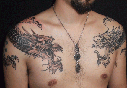 龍,胸,ブラック＆グレータトゥー/刺青デザイン画像