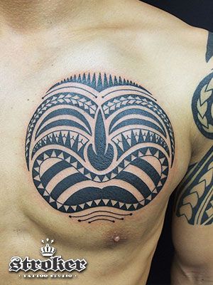 胸,トライバルタトゥー/刺青デザイン画像