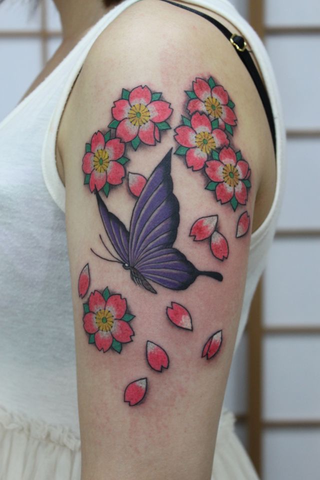 腕,肩,女性,二の腕,蝶,フラワー,桜,花,カラータトゥー/刺青デザイン画像