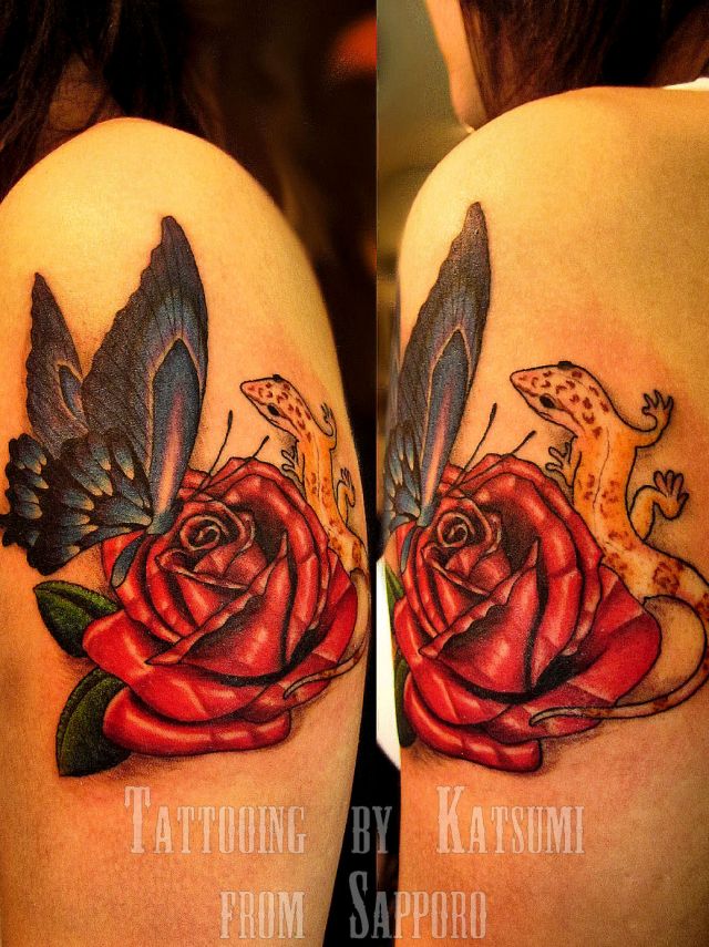 女性,二の腕,蝶,バタフライ,薔薇,ヤモリ,トカゲ,カラー,カラフルタトゥー/刺青デザイン画像