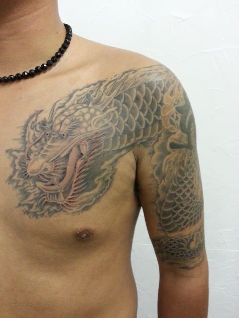 龍,腕,ブラック＆グレータトゥー/刺青デザイン画像