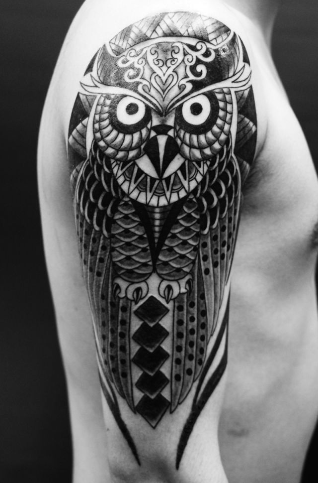 腕,二の腕,フクロウ,ブラック＆グレータトゥー/刺青デザイン画像