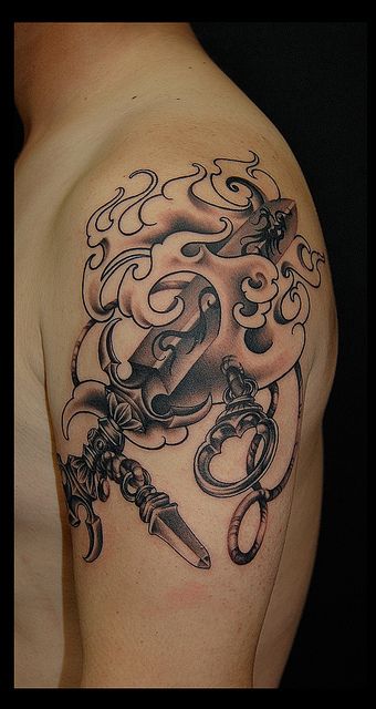 腕,肩,二の腕,男性,不動明王,剣,炎,ブラック＆グレイ,ブラック＆グレータトゥー/刺青デザイン画像
