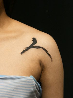 女性,胸タトゥー/刺青デザイン画像
