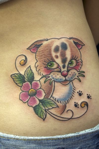 女性,腰,猫,花,動物タトゥー/刺青デザイン画像