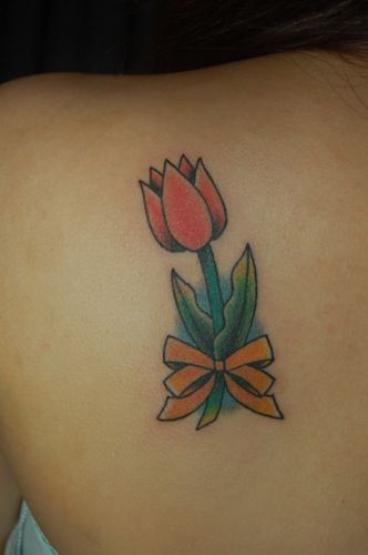 チューリップ,女性,背中タトゥー/刺青デザイン画像