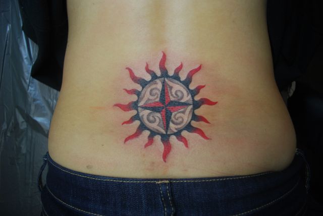 腰,太陽,カラータトゥー/刺青デザイン画像