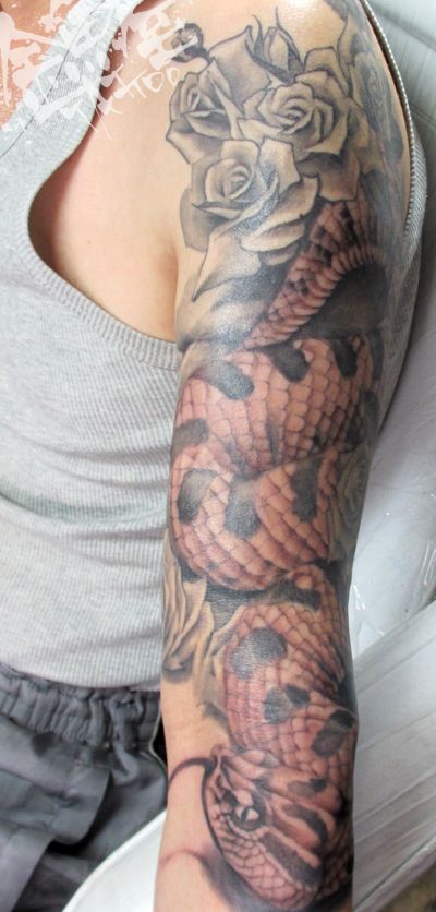 腕,肩腕,大蛇,蛇,薔薇,ブラック＆グレイ,ブラック＆グレー,カラータトゥー/刺青デザイン画像