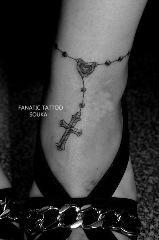 足,女性,クロス,ハートタトゥー/刺青デザイン画像