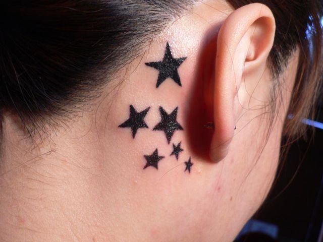 星,ワンポイント,女性,耳タトゥー/刺青デザイン画像