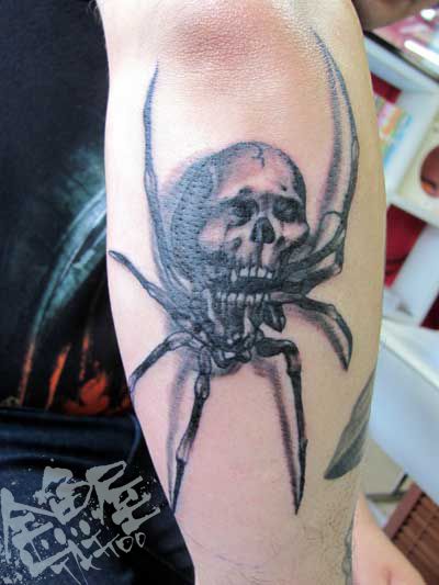腕,蜘蛛,髑髏,ブラック＆グレイ,ブラック＆グレータトゥー/刺青デザイン画像