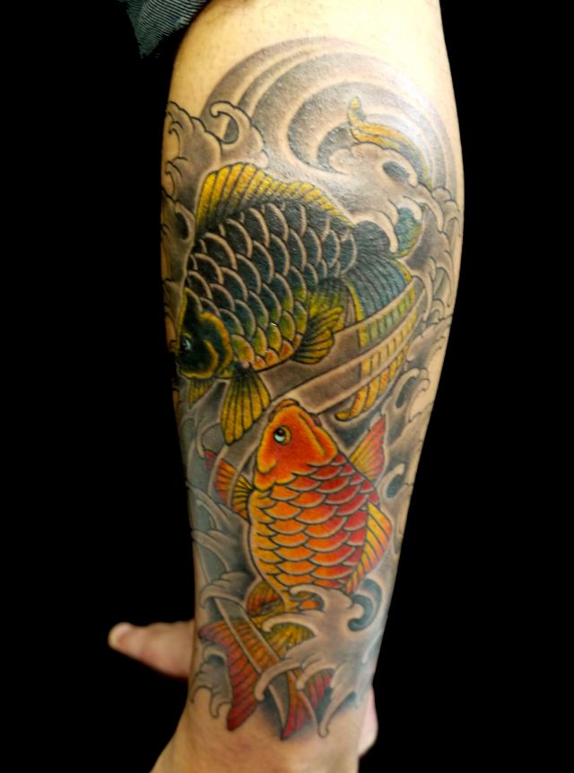 ふくらはぎ 金魚 カラーのタトゥーデザイン タトゥーナビ