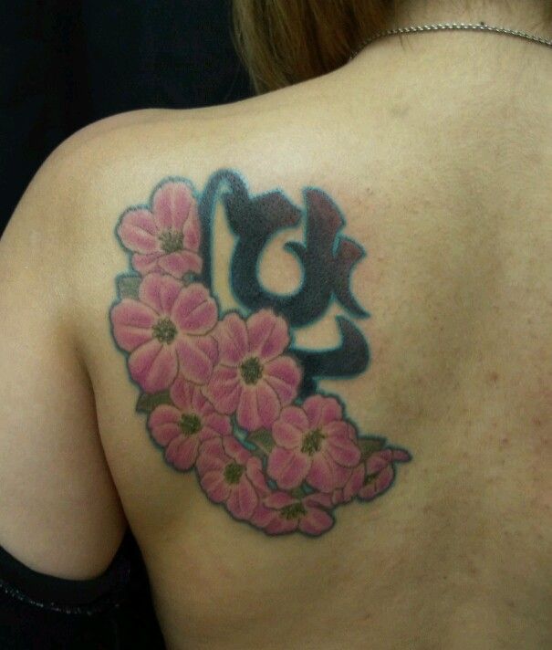 肩,桜,梵字,女性タトゥー/刺青デザイン画像