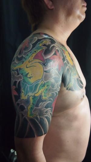 腕,肩,胸,紅葉,額,蛙,カラータトゥー/刺青デザイン画像