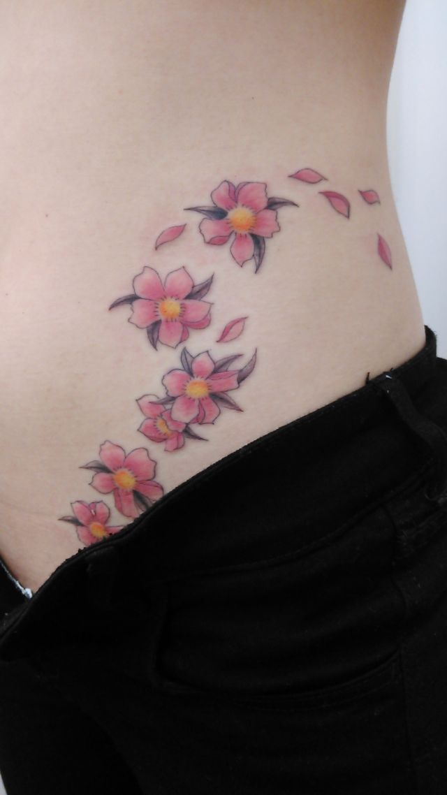 腰,腹,フラワー,桜,カラータトゥー/刺青デザイン画像
