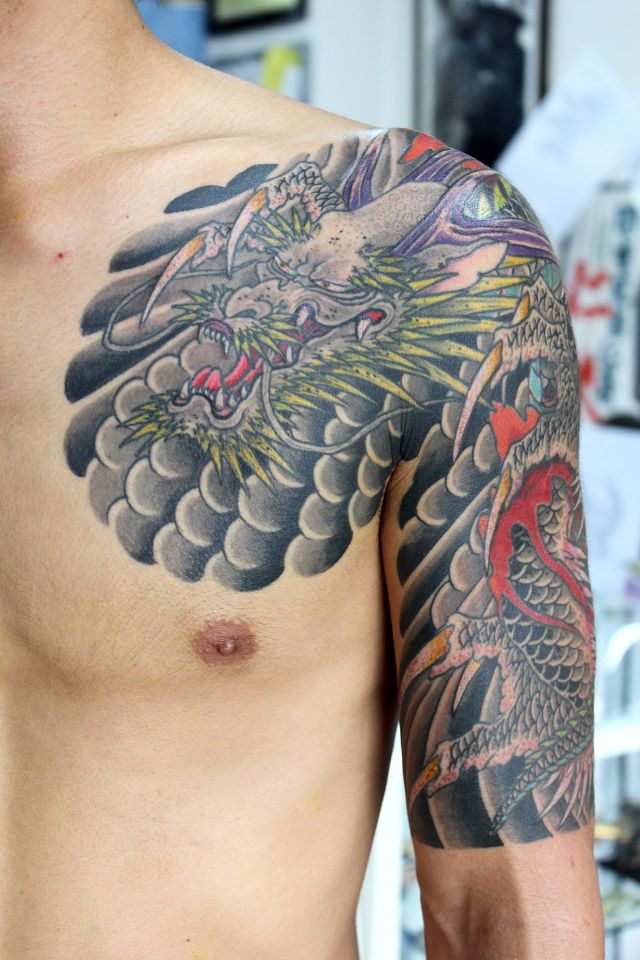 腕,肩,男性,胸,龍,カラータトゥー/刺青デザイン画像