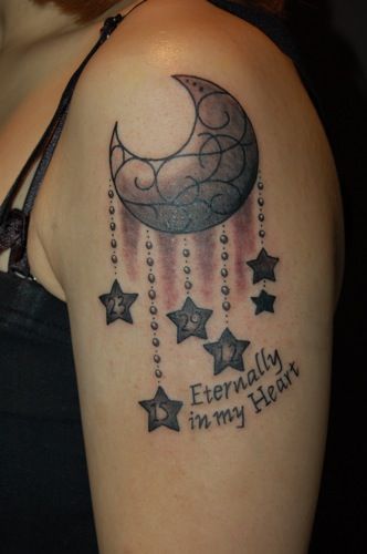 月,星,女性タトゥー/刺青デザイン画像