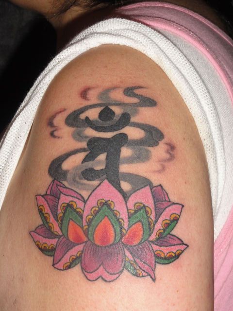 肩,蓮,梵字,花,植物タトゥー/刺青デザイン画像