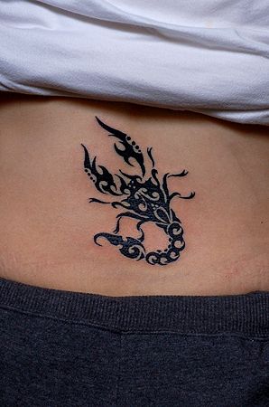 腰,サソリ,ワンポイントタトゥー/刺青デザイン画像