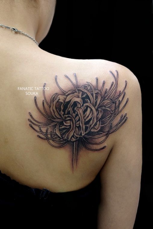 女性,背中,花,ブラック＆グレータトゥー/刺青デザイン画像