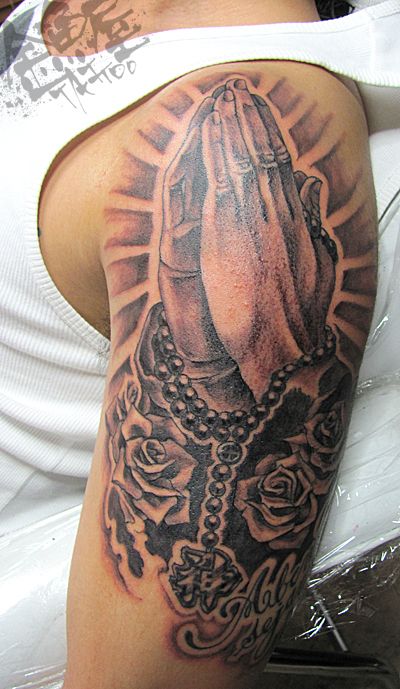 腕,肩,二の腕,肩腕,合掌,ブラック＆グレイ,ブラック＆グレータトゥー/刺青デザイン画像