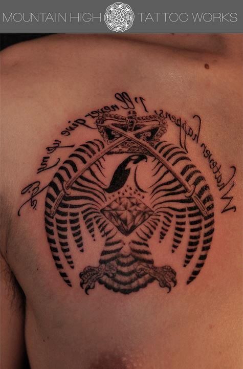 胸,文字,鳥,ブラック＆グレータトゥー/刺青デザイン画像