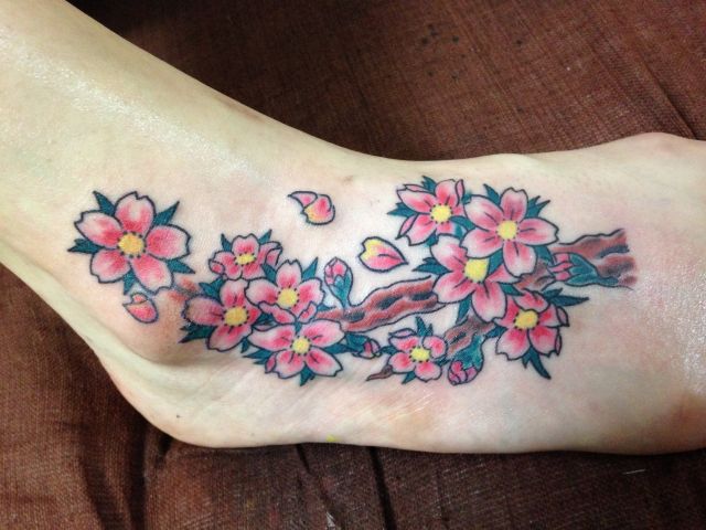 足,桜,カラータトゥー/刺青デザイン画像